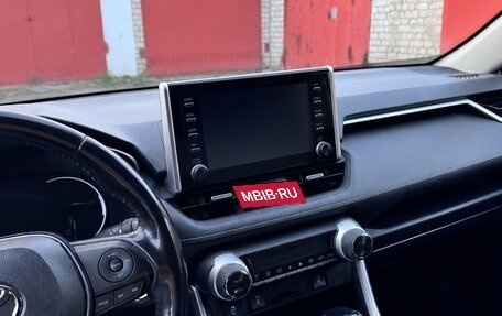 Toyota RAV4, 2020 год, 3 150 000 рублей, 8 фотография