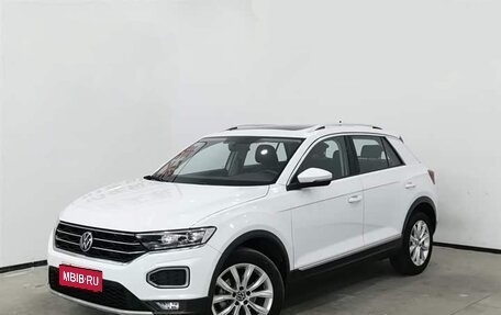 Volkswagen T-Roc I, 2022 год, 1 215 000 рублей, 1 фотография