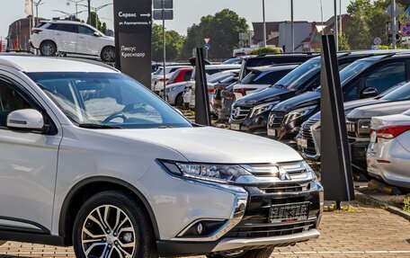 Mitsubishi Outlander III рестайлинг 3, 2018 год, 1 695 000 рублей, 8 фотография