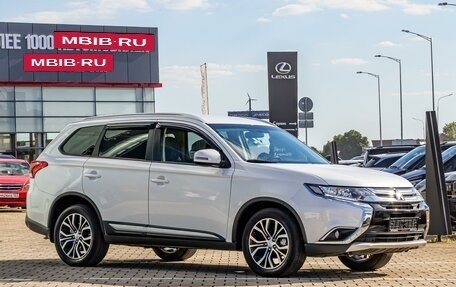 Mitsubishi Outlander III рестайлинг 3, 2018 год, 1 695 000 рублей, 3 фотография