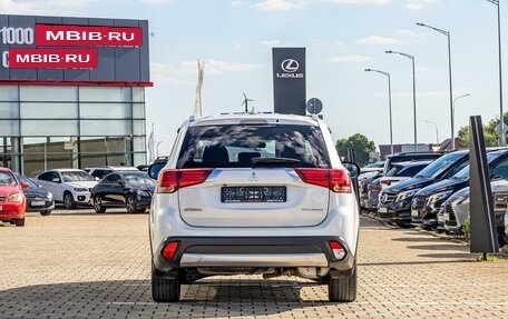 Mitsubishi Outlander III рестайлинг 3, 2018 год, 1 695 000 рублей, 5 фотография