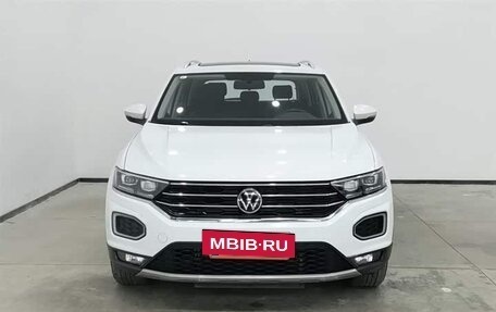 Volkswagen T-Roc I, 2022 год, 1 215 000 рублей, 2 фотография