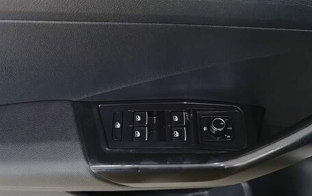 Volkswagen T-Roc I, 2022 год, 1 215 000 рублей, 19 фотография