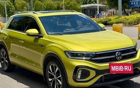 Volkswagen T-Roc I, 2023 год, 2 926 000 рублей, 2 фотография