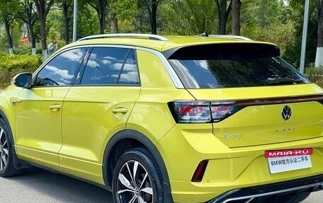 Volkswagen T-Roc I, 2023 год, 2 926 000 рублей, 6 фотография
