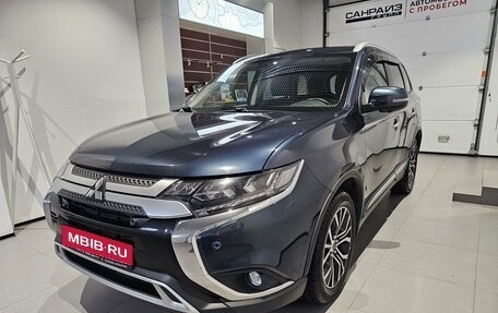 Mitsubishi Outlander III рестайлинг 3, 2018 год, 2 499 000 рублей, 1 фотография