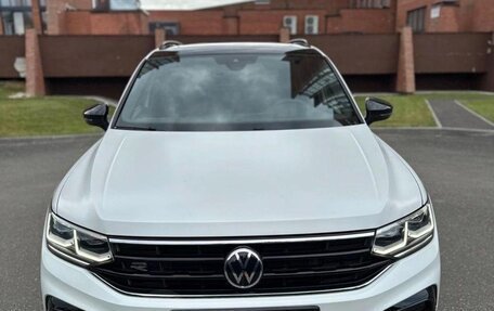 Volkswagen Tiguan II, 2020 год, 2 300 000 рублей, 1 фотография