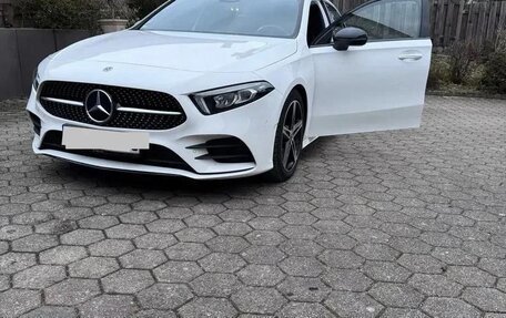 Mercedes-Benz A-Класс, 2022 год, 1 830 000 рублей, 2 фотография