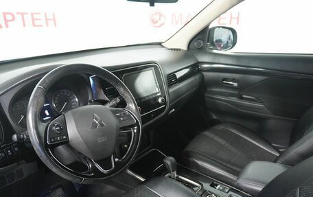 Mitsubishi Outlander III рестайлинг 3, 2022 год, 2 692 000 рублей, 9 фотография