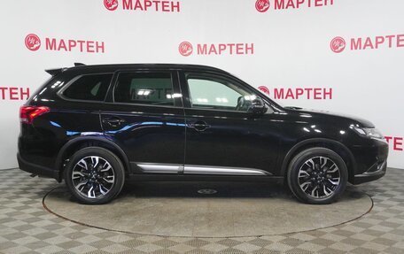 Mitsubishi Outlander III рестайлинг 3, 2022 год, 2 692 000 рублей, 4 фотография