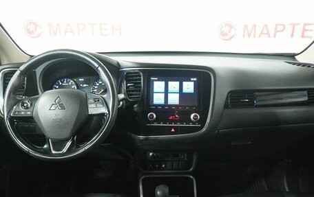 Mitsubishi Outlander III рестайлинг 3, 2022 год, 2 692 000 рублей, 15 фотография