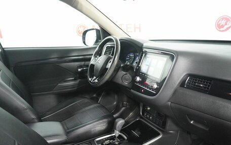 Mitsubishi Outlander III рестайлинг 3, 2022 год, 2 692 000 рублей, 10 фотография