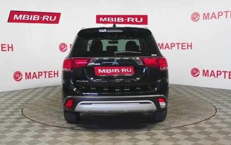 Mitsubishi Outlander III рестайлинг 3, 2022 год, 2 692 000 рублей, 6 фотография