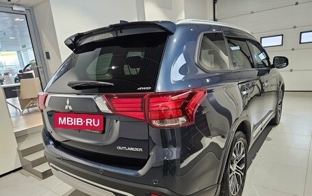 Mitsubishi Outlander III рестайлинг 3, 2018 год, 2 499 000 рублей, 4 фотография