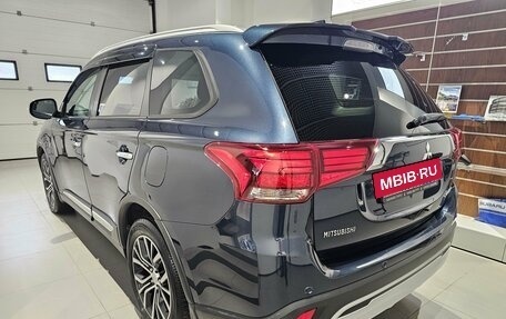 Mitsubishi Outlander III рестайлинг 3, 2018 год, 2 499 000 рублей, 6 фотография