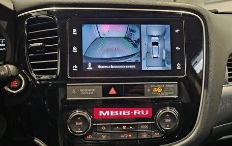 Mitsubishi Outlander III рестайлинг 3, 2018 год, 2 499 000 рублей, 9 фотография