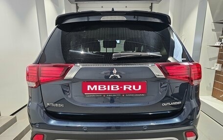 Mitsubishi Outlander III рестайлинг 3, 2018 год, 2 499 000 рублей, 5 фотография