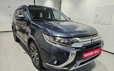 Mitsubishi Outlander III рестайлинг 3, 2018 год, 2 499 000 рублей, 3 фотография