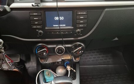 KIA Rio IV, 2018 год, 1 100 000 рублей, 13 фотография