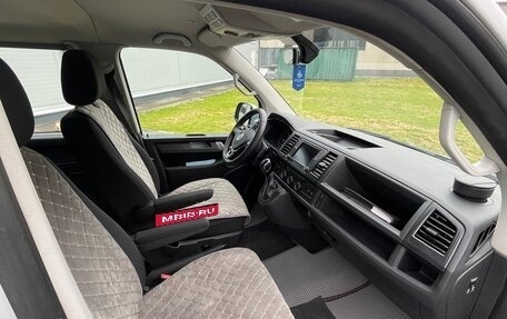 Volkswagen Caravelle T6 рестайлинг, 2016 год, 2 750 000 рублей, 12 фотография