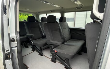 Volkswagen Caravelle T6 рестайлинг, 2016 год, 2 750 000 рублей, 13 фотография
