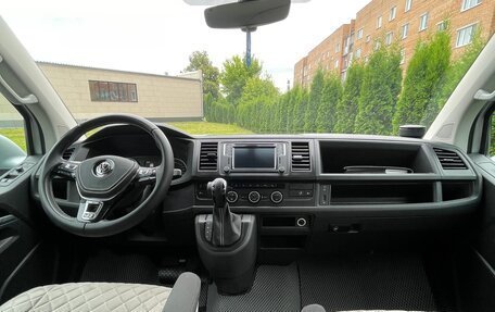 Volkswagen Caravelle T6 рестайлинг, 2016 год, 2 750 000 рублей, 16 фотография