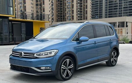 Volkswagen Touran III, 2022 год, 1 738 008 рублей, 3 фотография