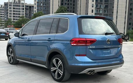 Volkswagen Touran III, 2022 год, 1 738 008 рублей, 4 фотография