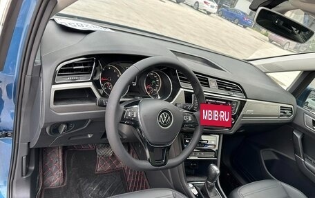 Volkswagen Touran III, 2022 год, 1 738 008 рублей, 10 фотография