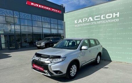 Mitsubishi Outlander III рестайлинг 3, 2020 год, 2 400 000 рублей, 1 фотография
