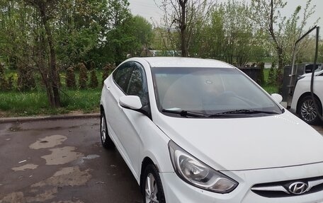 Hyundai Solaris II рестайлинг, 2012 год, 480 000 рублей, 1 фотография