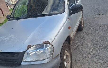 Chevrolet Niva I рестайлинг, 2004 год, 150 000 рублей, 3 фотография