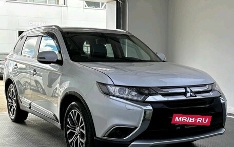 Mitsubishi Outlander III рестайлинг 3, 2016 год, 1 780 000 рублей, 3 фотография
