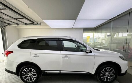 Mitsubishi Outlander III рестайлинг 3, 2016 год, 1 780 000 рублей, 4 фотография