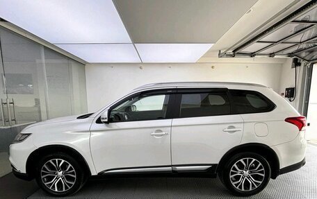 Mitsubishi Outlander III рестайлинг 3, 2016 год, 1 780 000 рублей, 8 фотография