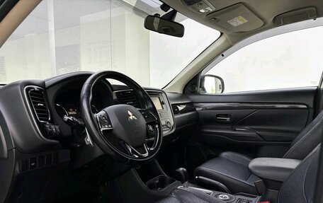 Mitsubishi Outlander III рестайлинг 3, 2016 год, 1 780 000 рублей, 16 фотография