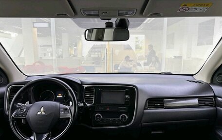 Mitsubishi Outlander III рестайлинг 3, 2016 год, 1 780 000 рублей, 14 фотография
