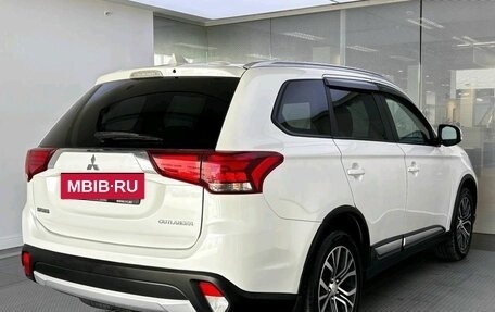 Mitsubishi Outlander III рестайлинг 3, 2016 год, 1 780 000 рублей, 5 фотография