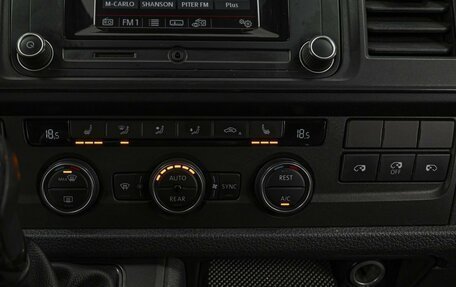 Volkswagen Caravelle T6 рестайлинг, 2015 год, 3 432 000 рублей, 13 фотография