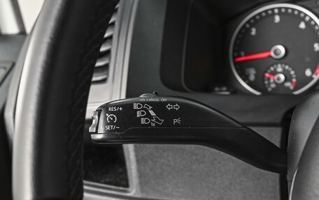 Volkswagen Caravelle T6 рестайлинг, 2015 год, 3 432 000 рублей, 17 фотография