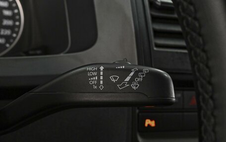 Volkswagen Caravelle T6 рестайлинг, 2015 год, 3 432 000 рублей, 18 фотография