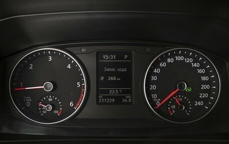 Volkswagen Caravelle T6 рестайлинг, 2015 год, 3 432 000 рублей, 23 фотография