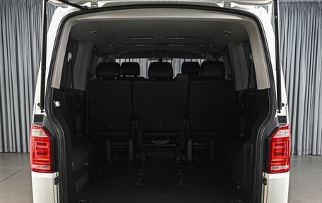 Volkswagen Caravelle T6 рестайлинг, 2015 год, 3 432 000 рублей, 24 фотография