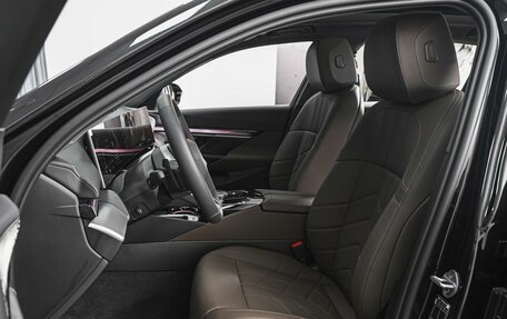 BMW 5 серия, 2025 год, 8 944 000 рублей, 10 фотография
