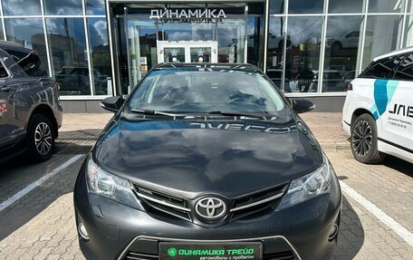 Toyota Auris II, 2013 год, 895 000 рублей, 2 фотография