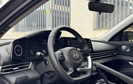 Hyundai Elantra, 2023 год, 1 350 000 рублей, 7 фотография