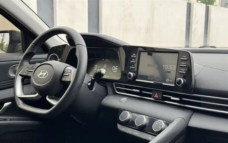 Hyundai Elantra, 2023 год, 1 350 000 рублей, 9 фотография