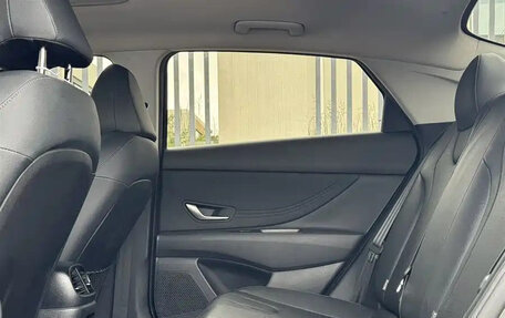 Hyundai Elantra, 2023 год, 1 350 000 рублей, 12 фотография