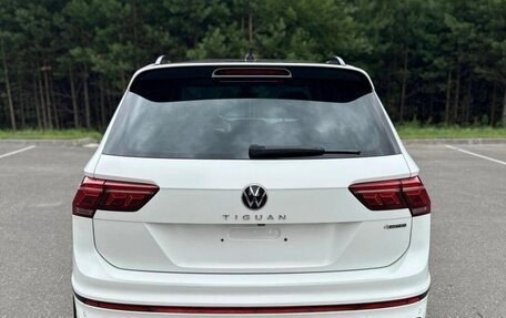 Volkswagen Tiguan II, 2020 год, 2 300 000 рублей, 2 фотография