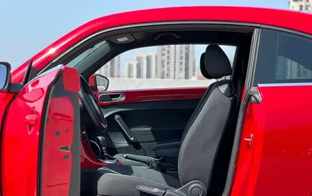 Volkswagen Beetle, 2018 год, 1 340 000 рублей, 9 фотография